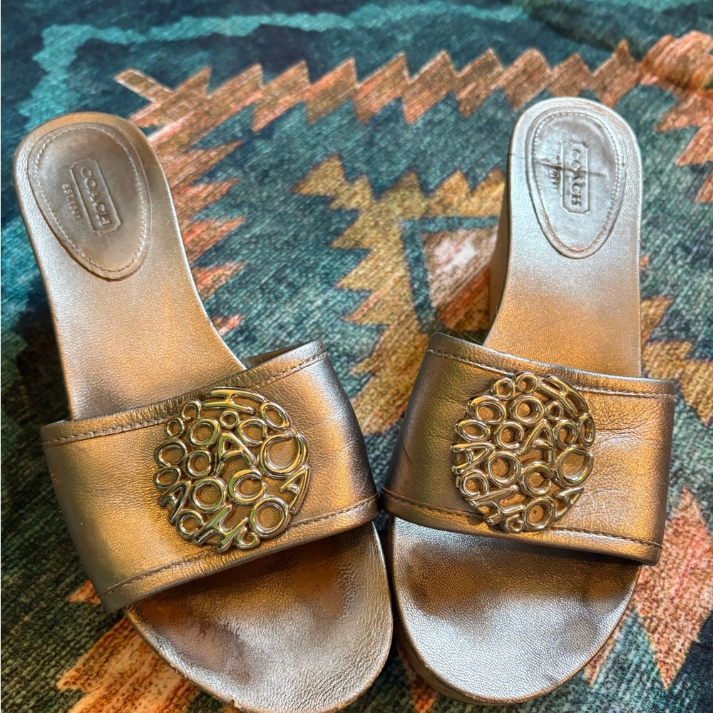 Coach Judith wedge sandals, metallic, cork heel; large signature pendant. - Picture 5 of 15